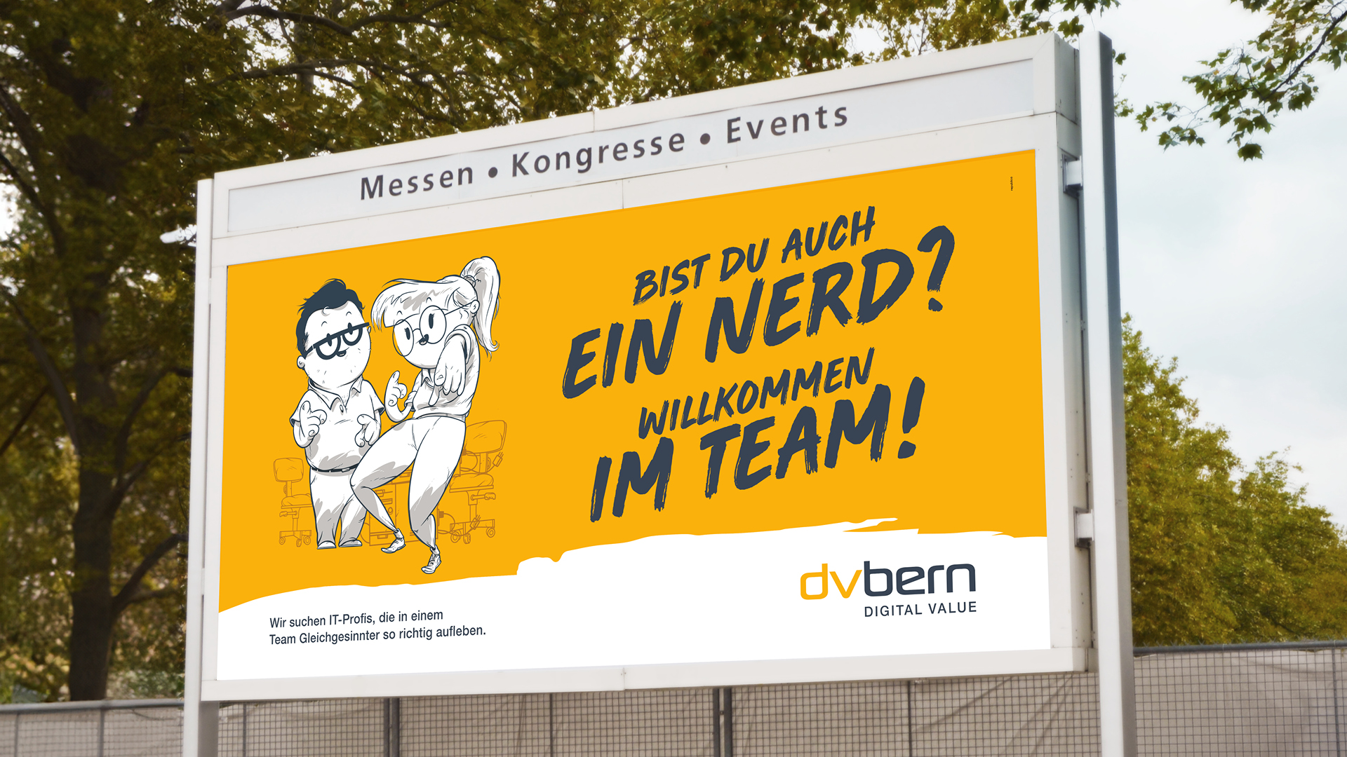 Plakat von DV Bern mit der Illustration zweier Nerd-Charaktere und dem Slogan "Bist du auch ein Nerd? Willkommen im Team!"