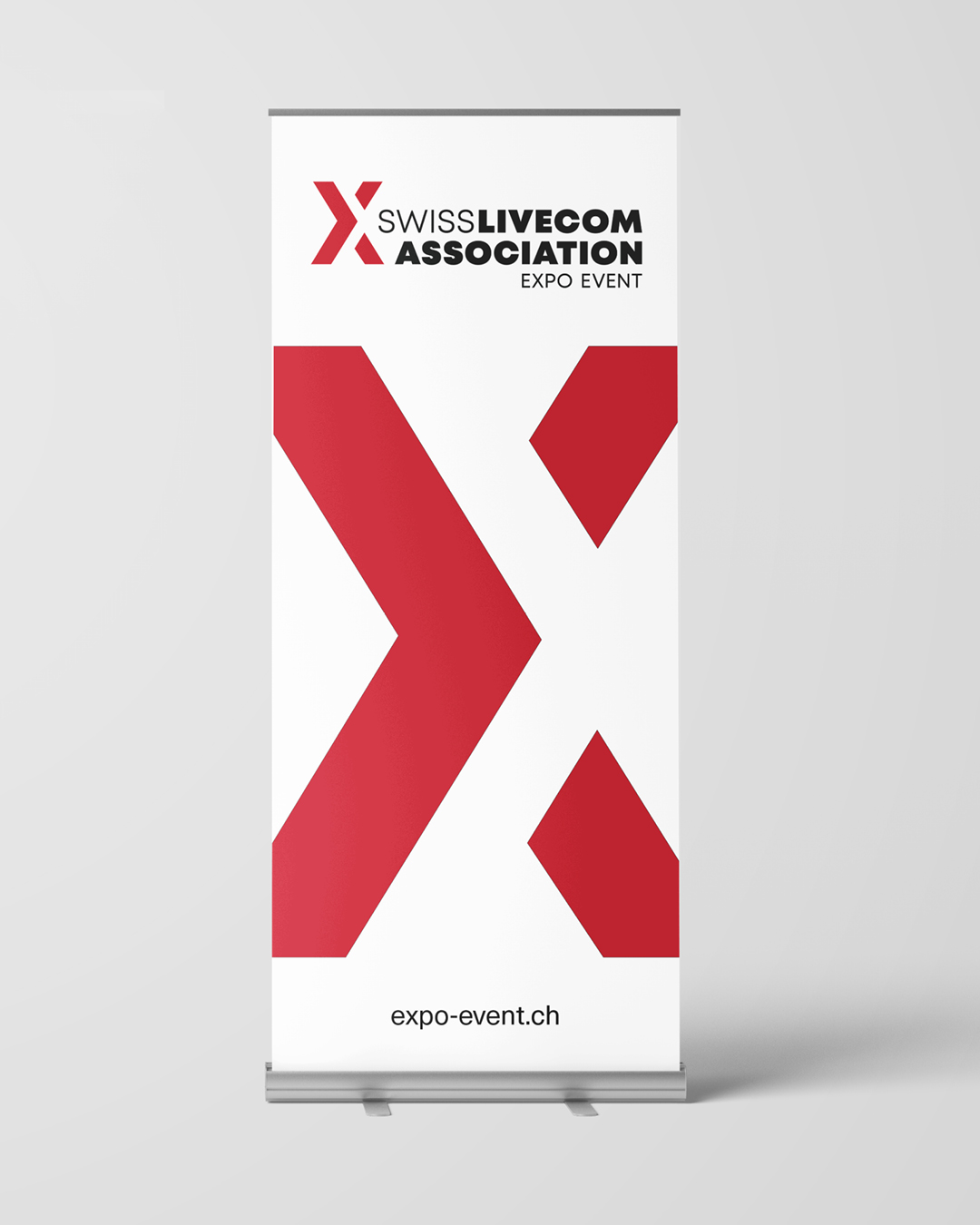 Roll-up-Banner mit dem Logo der Swiss LiveCom Association Expo Event in Schwarz und Rot auf weißem Hintergrund. Unten steht die Website expo-event.ch.