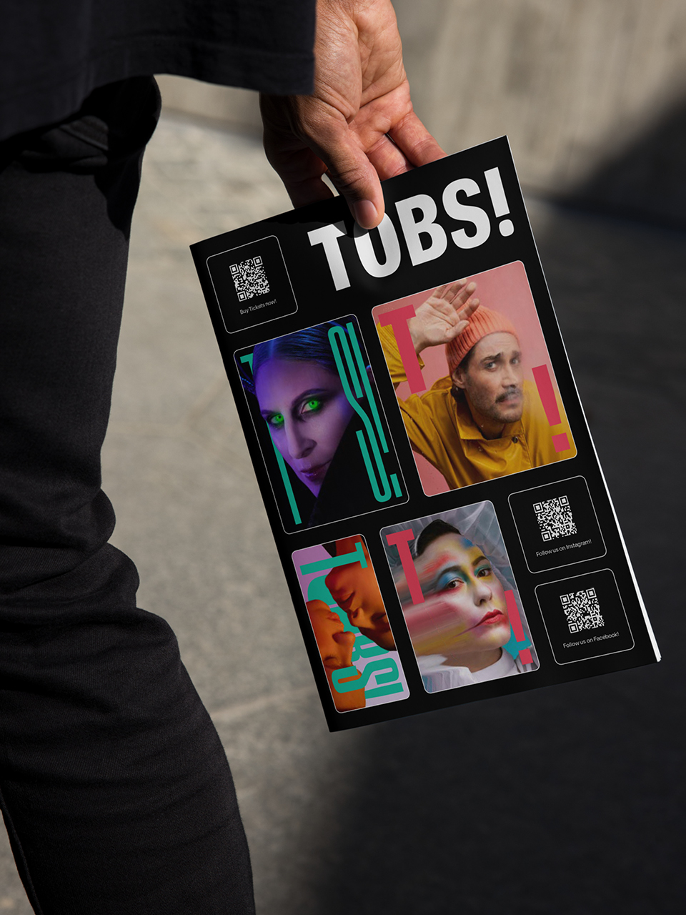 Eine Foto einer Hand, die das neue TOBS Magazin hält. Es ist nur die Rückseite des Magazines sichtbar.