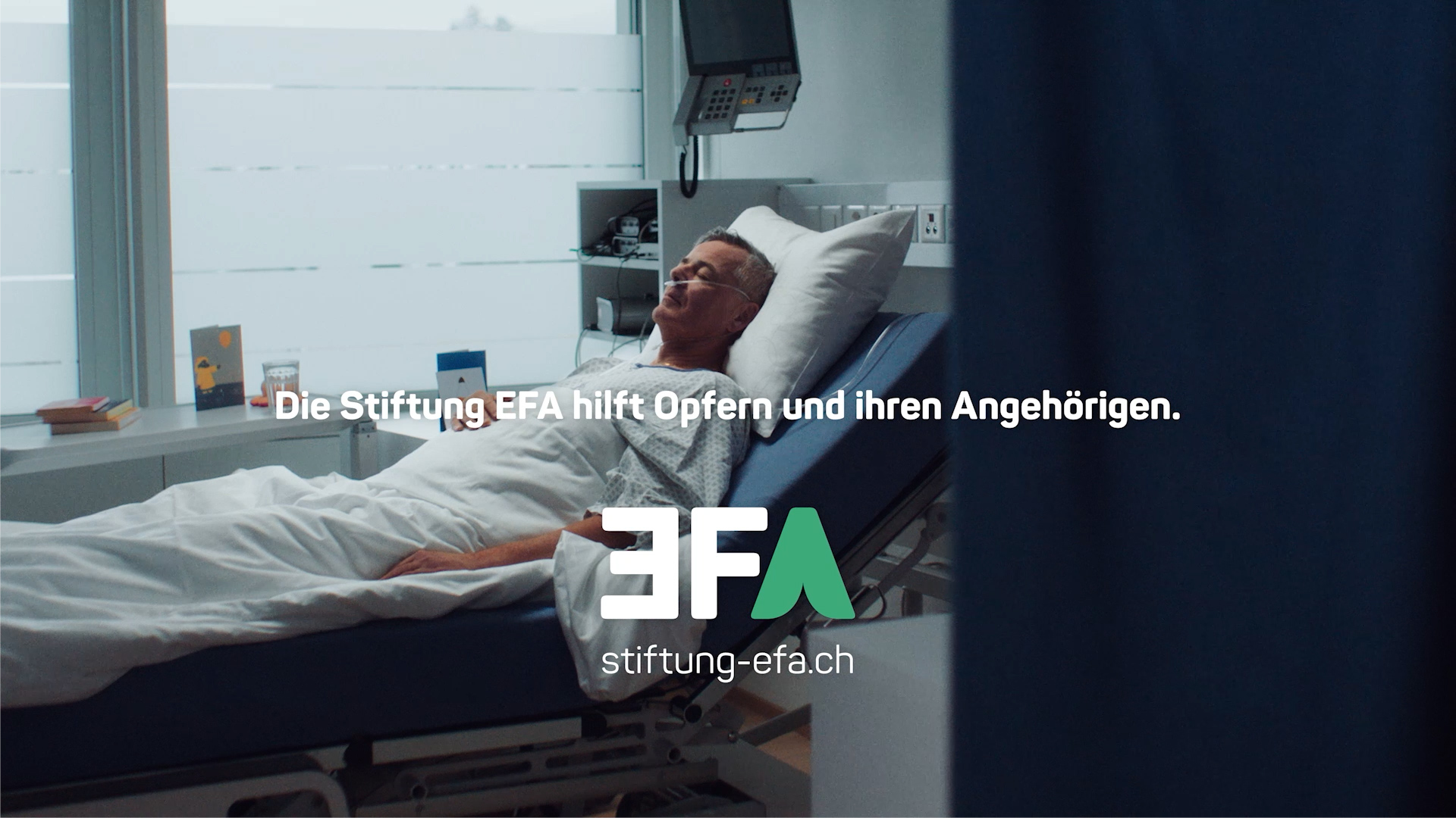 Ein kranker Mann im Krankenhausbett.
